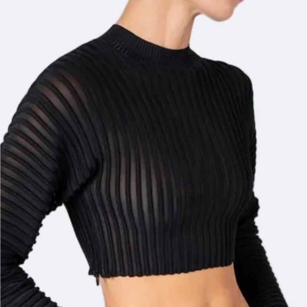 NonCHALANT Nomi Cropped Sweater NWT